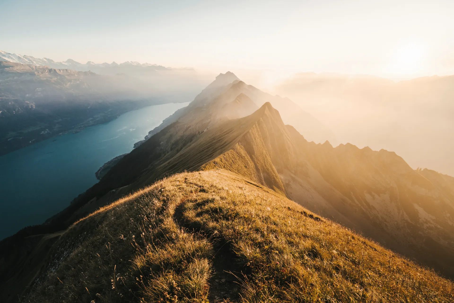 Bergkamm im Morgenlicht
